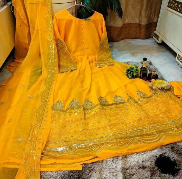 3 Pcs chiffon embroidered Suit - Image 2