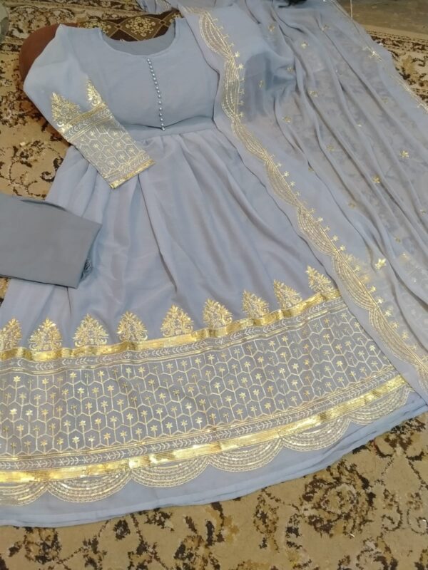 3 Pcs chiffon embroidered Suit - Image 3